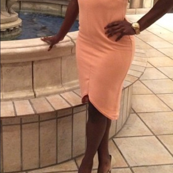 Peach scalloped dress - Picture 4 of 4